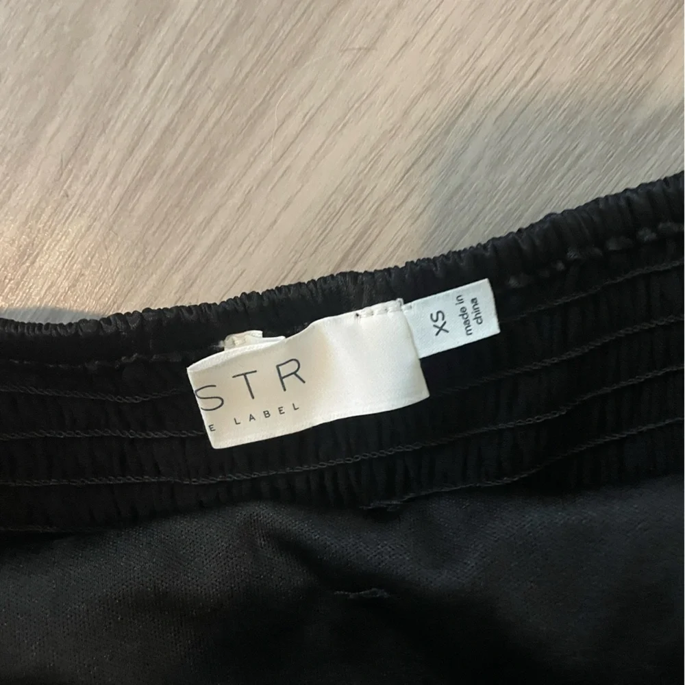 ASTR the label strapless black layered cropped tube top with elastic band - Picture 4 of 5